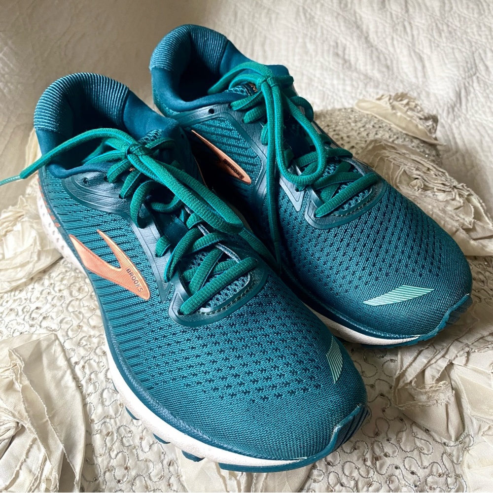 Brooks Adrenaline 20 GTS Emerald Forest Green Gold Trim Size 8.5 Women